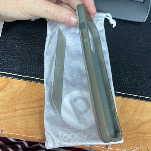 Loopy Case - Picture 3 of 5